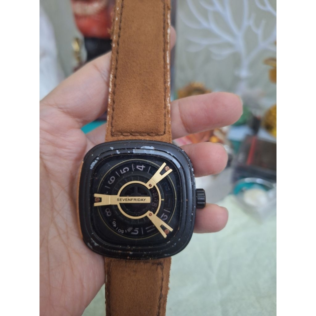 Jam tangan branded Sevenfriday kulit coklat 
Limited edition 
Barang terawat 
Pemakaian pribadi