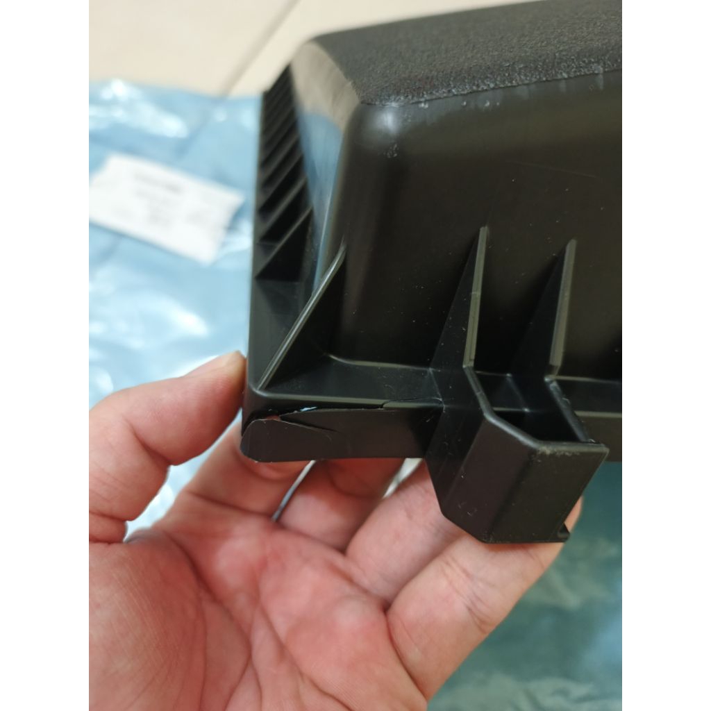 tutup tabung saringan hawa innova reborn vrz hilux original 17705-0L300