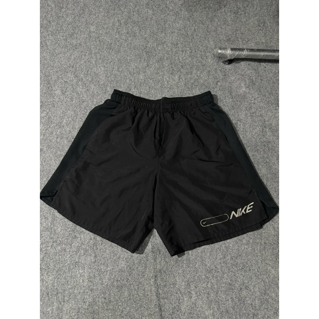 celana pendek running nike