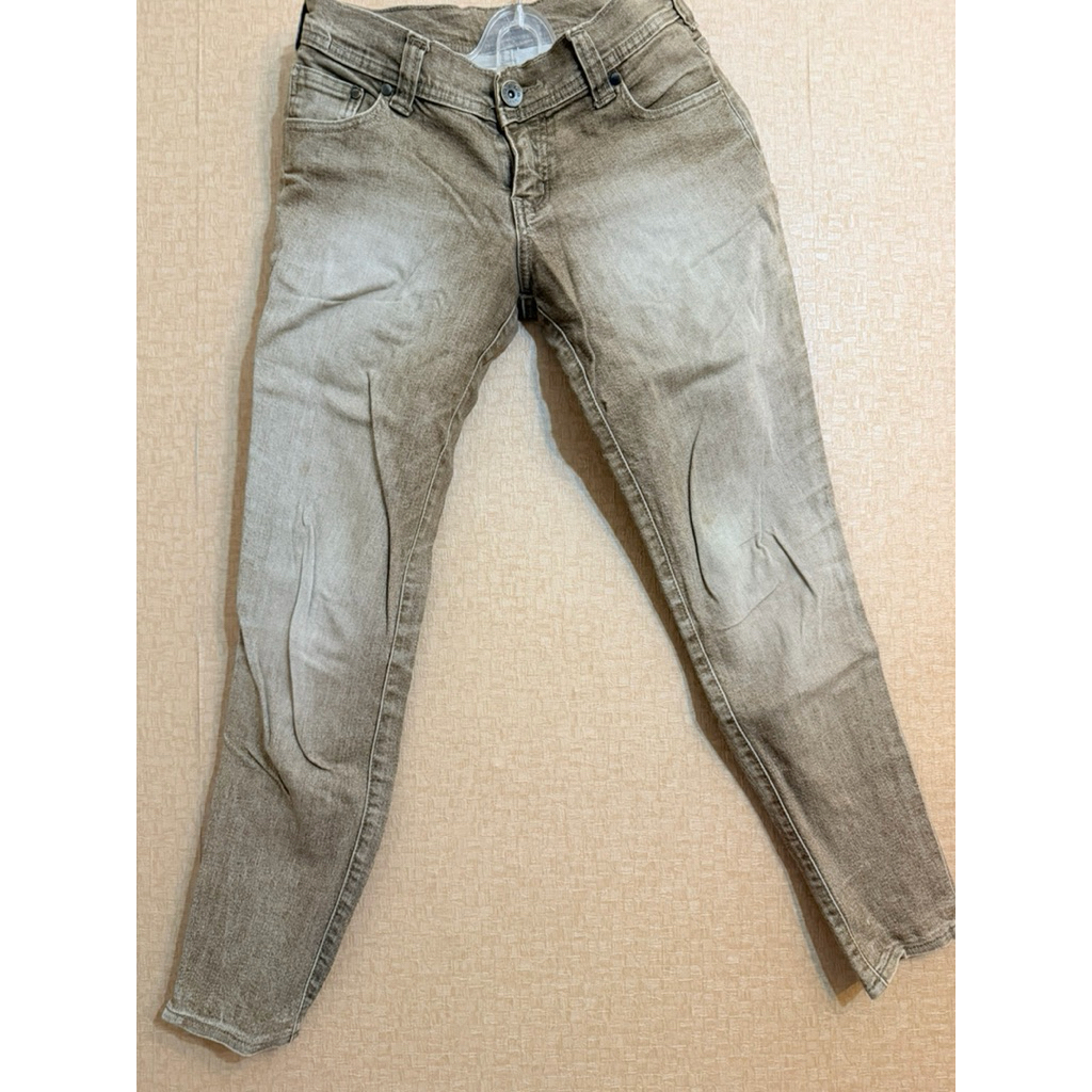 preloved jeans Logo