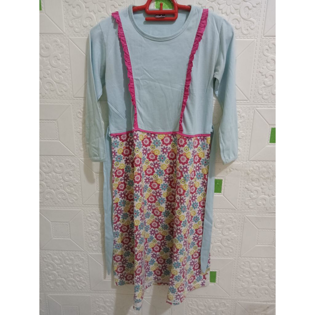 PRELOVED Dress/Gamis Anak Lengan Panjang Warna Biru Muda Motif Bunga-Bunga