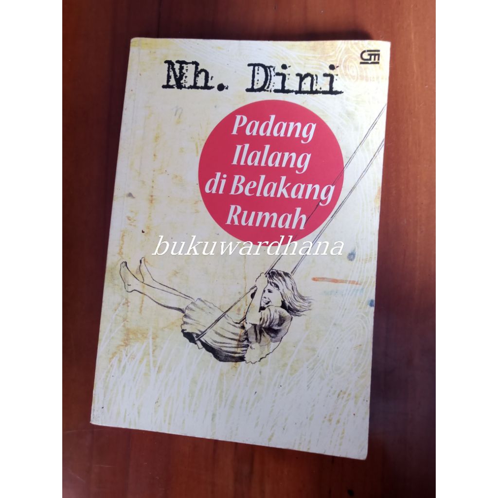 Nh. Dini - Padang Ilalang di Belakang Rumah