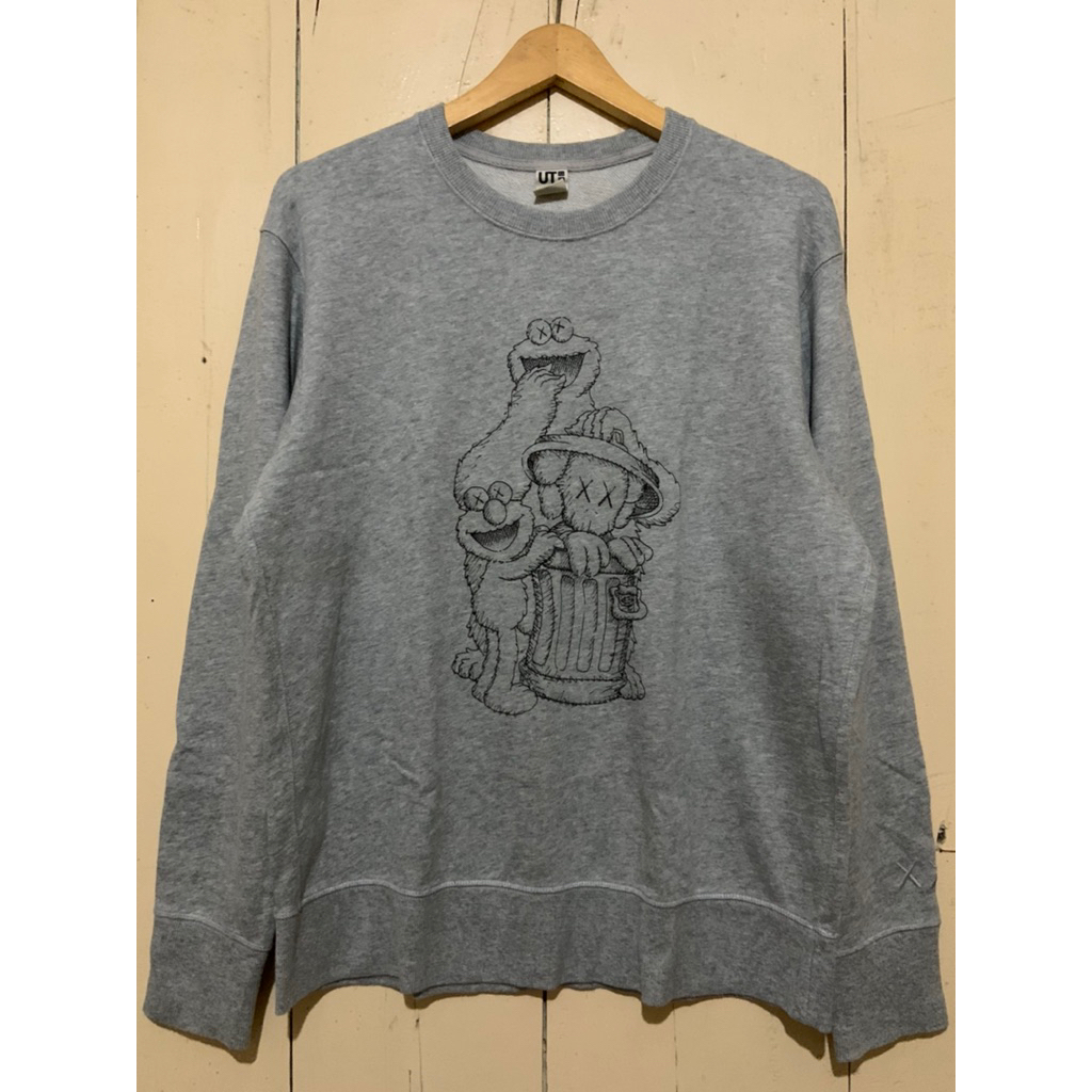 Cn Uniqlo x kaws sesame street
