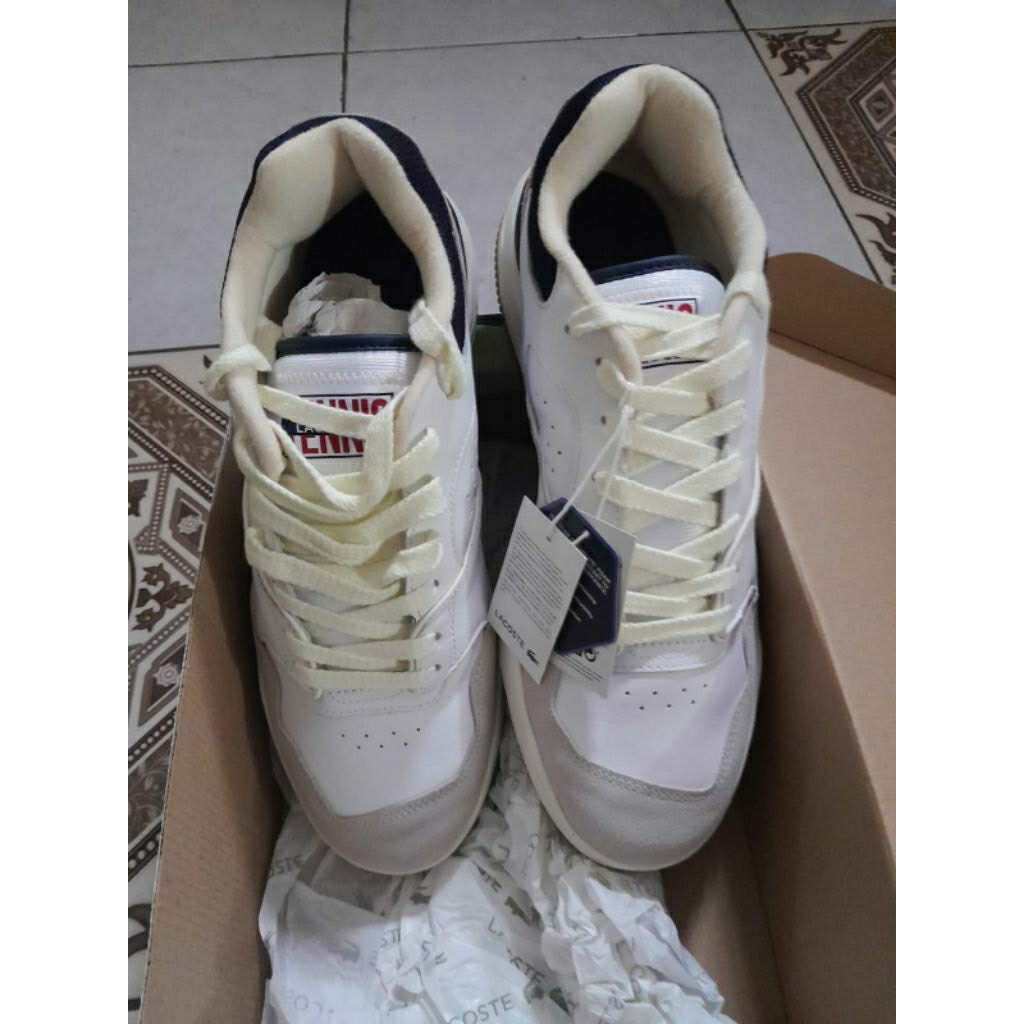 sepatu lacoste
