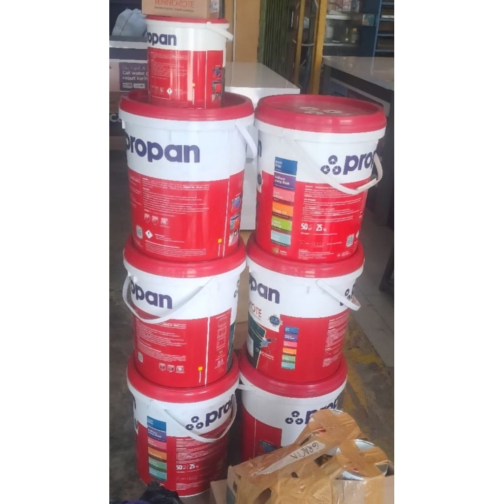 Cat lapangan Propan Tennokote