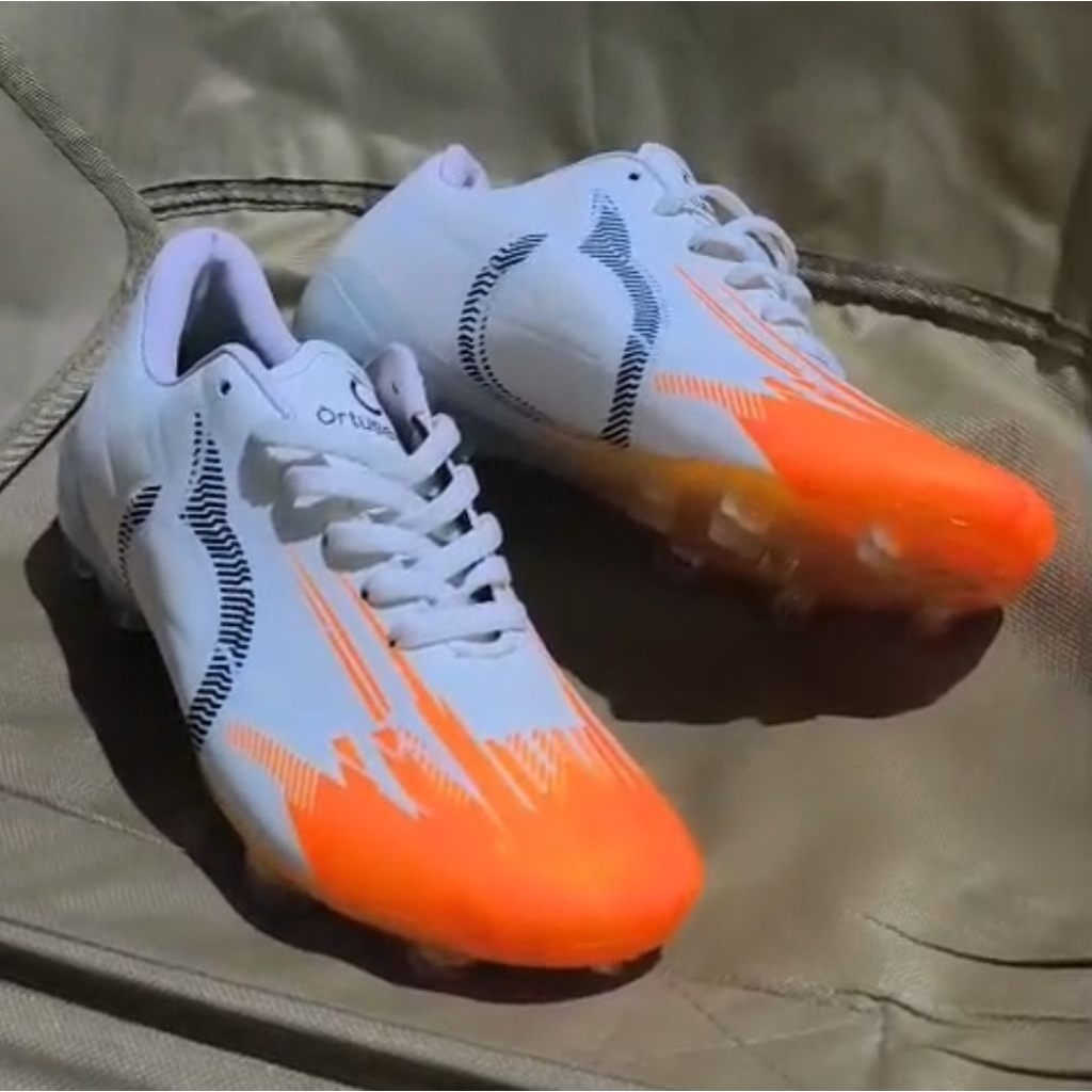 Sepatu Bola Anak Ortuseight White Orange Import made in Vietnam
