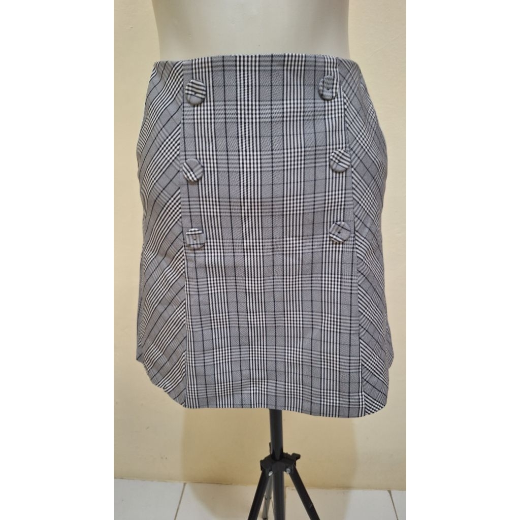 PRELOVED ROK MINI KOTAK KOTAK ABU ABU WANITA