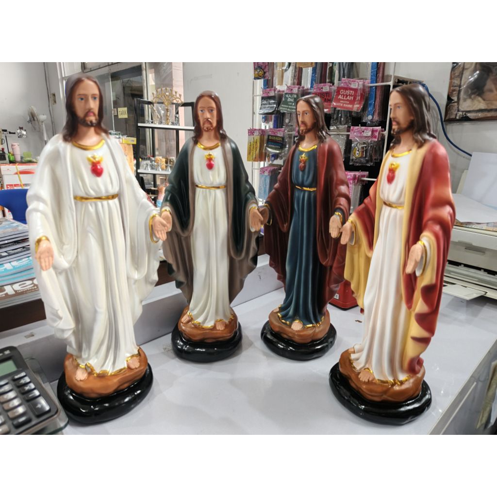 LivingHope - Patung Hati Kudus Yesus 40 CM