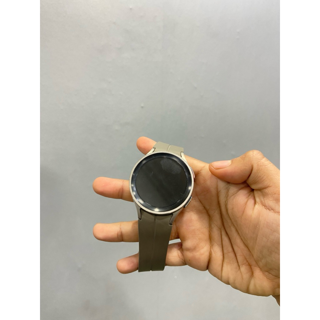 Second Galaxy Watch 5 Pro