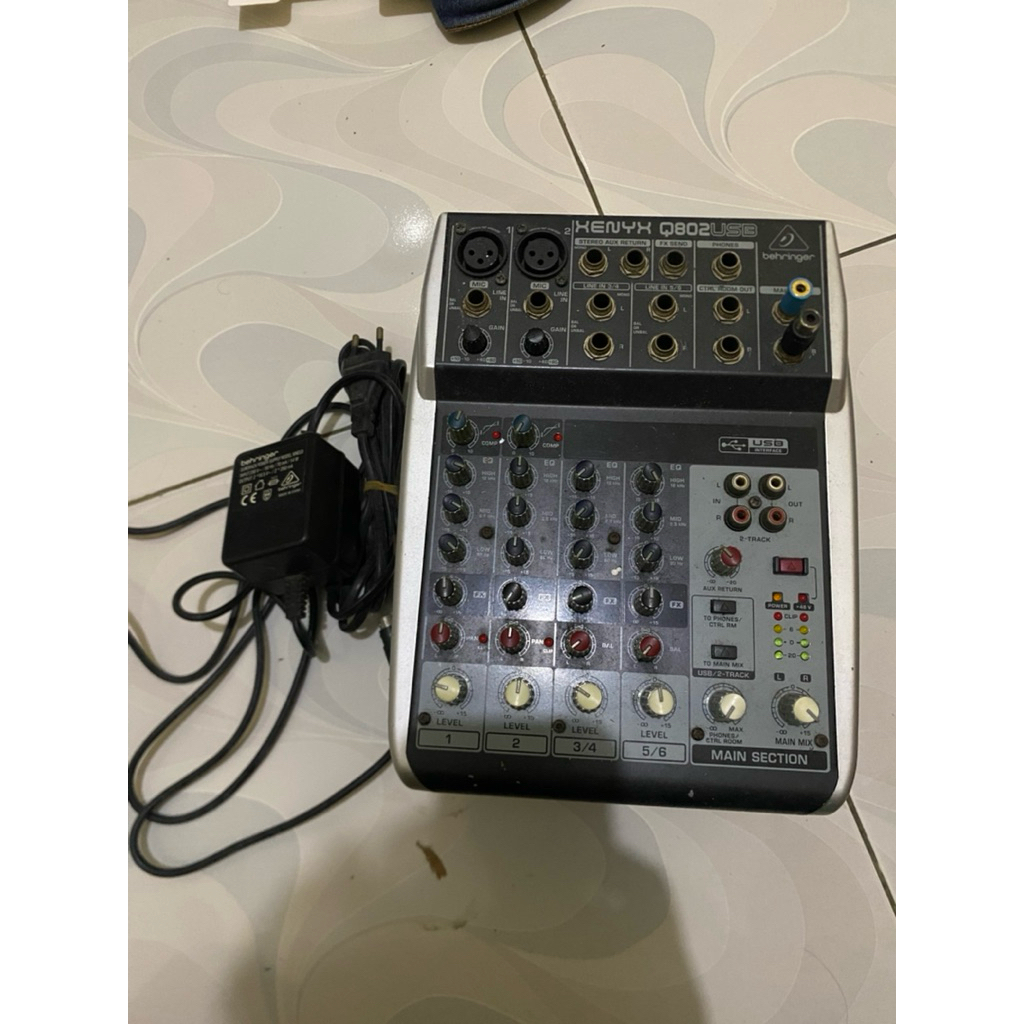 Mixer Behringer Xenyx Q802USB second dan adaptor