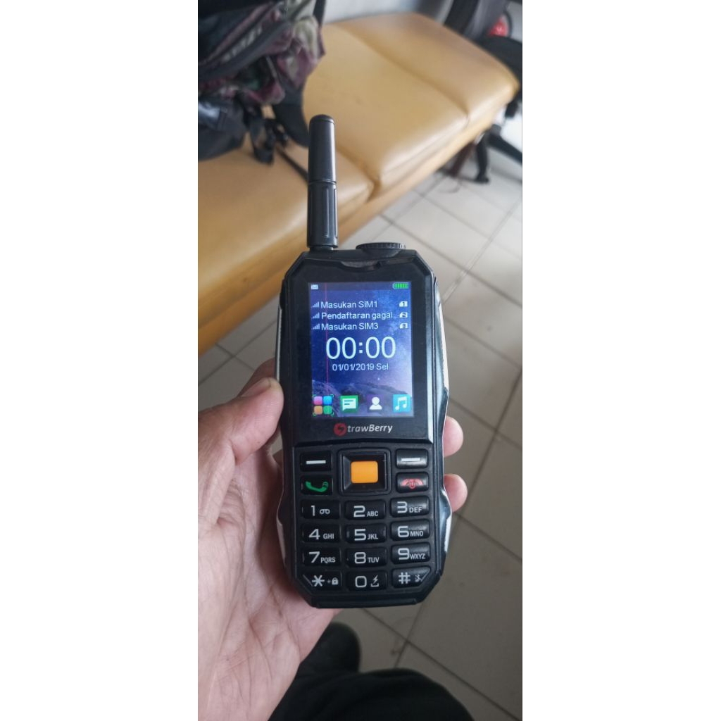 hp outdoor  buat musikan saja merk strawberry