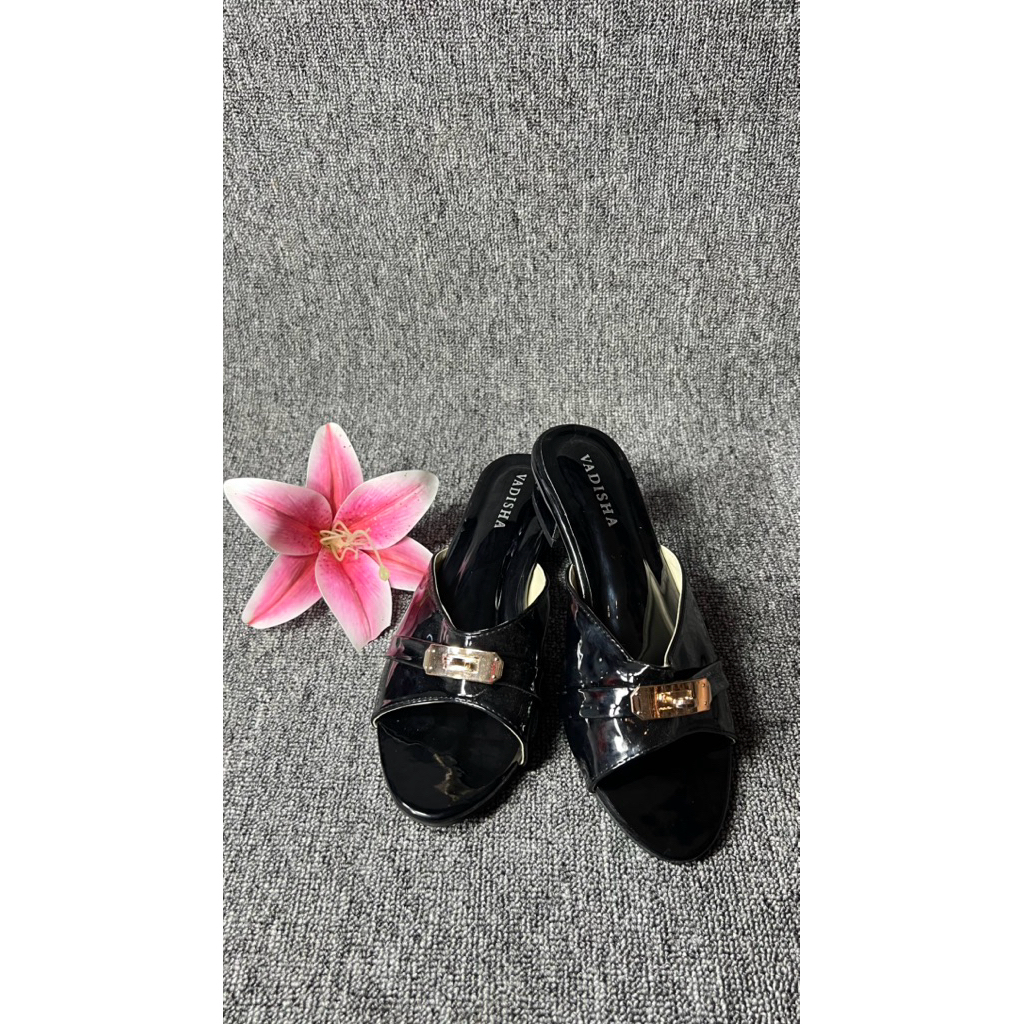 Vadisha Heels Wanita dengan Hak 3cm Bahan Sintetis Premium Model Elegan dan Nyaman