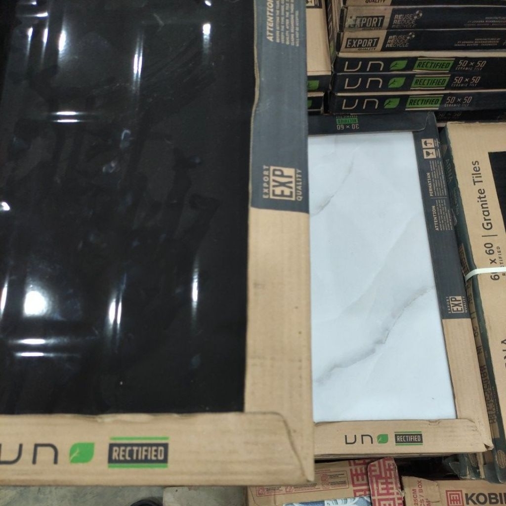 UNO - Keramik Ukuran 30x60