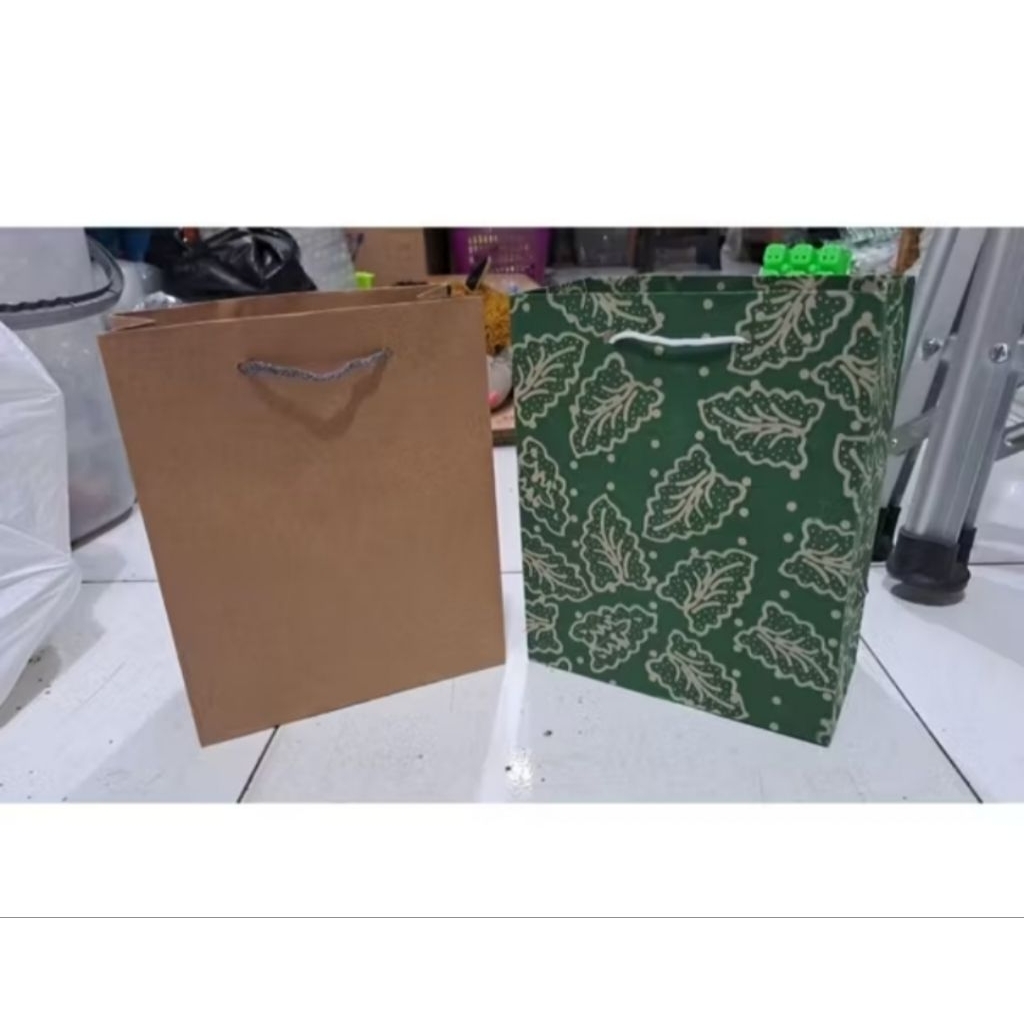 (ISI 12 BIJI) TAS KERTAS R 5 T MOTIF BATIK BUNGA 20x10x25 / PAPER BAG / TAS HAJATAN KERTAS