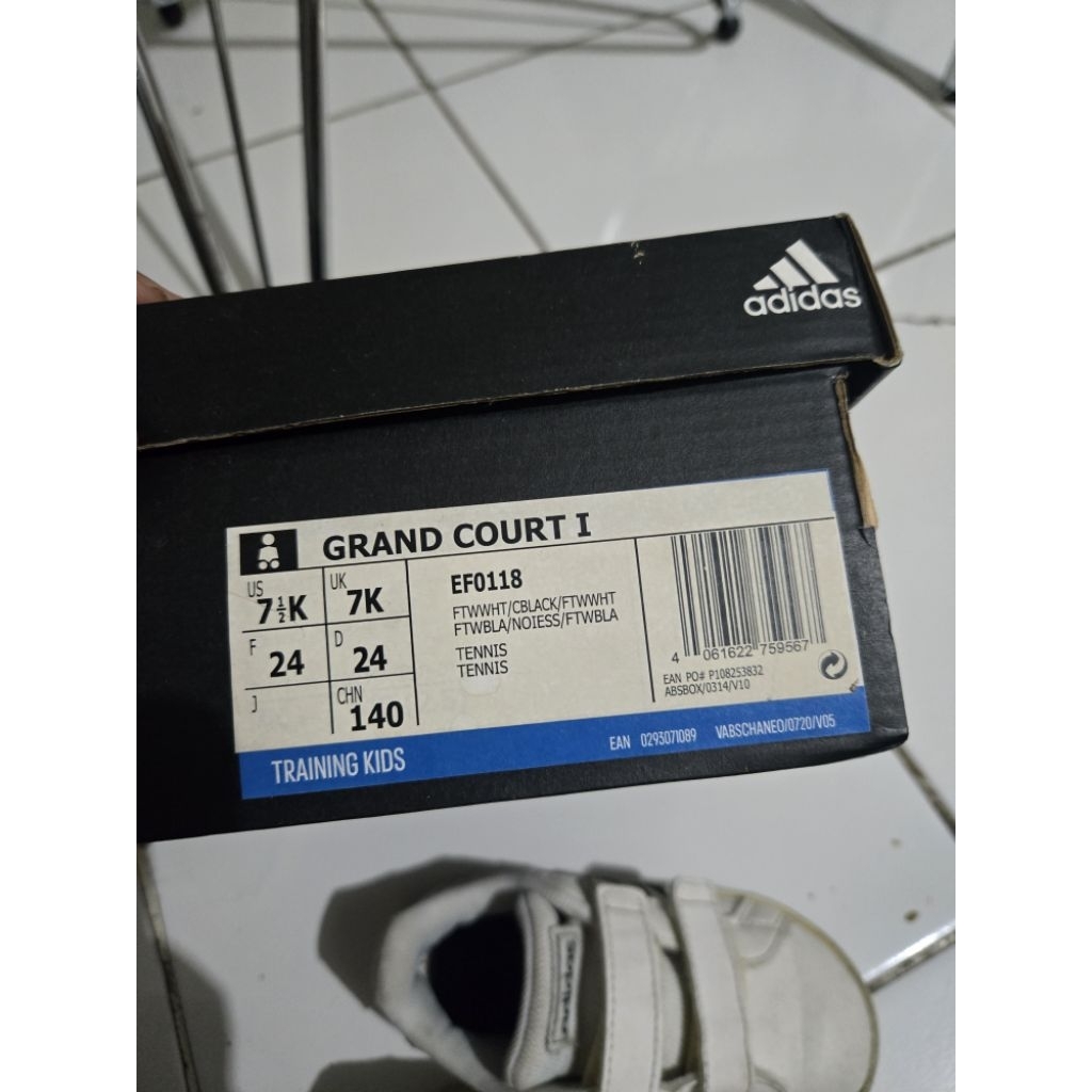 Sepatu adidas anak laki laki