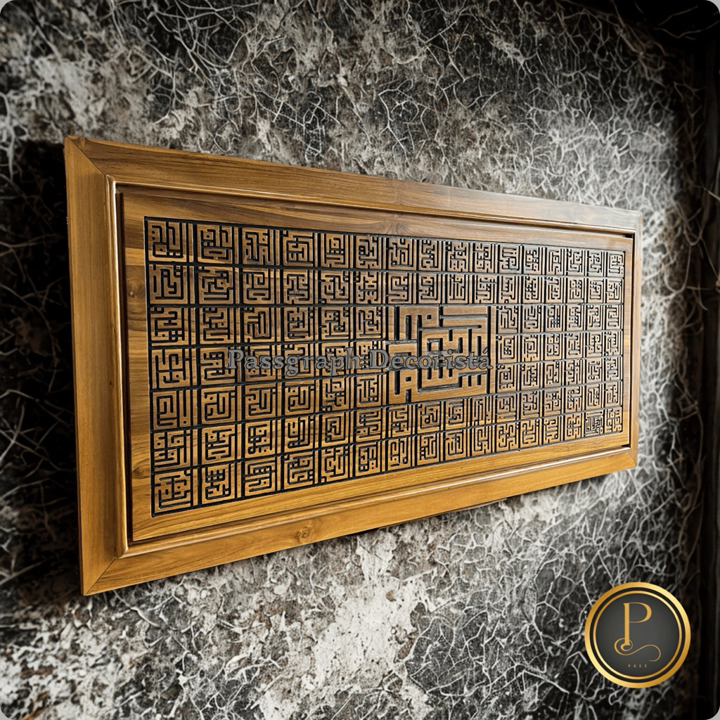 [Passgraph] Kaligrafi Asmaul Husna Kufi Ukiran Timbul Kayu Jati Perhutani 150cm × 70cm – Dekorasi Is