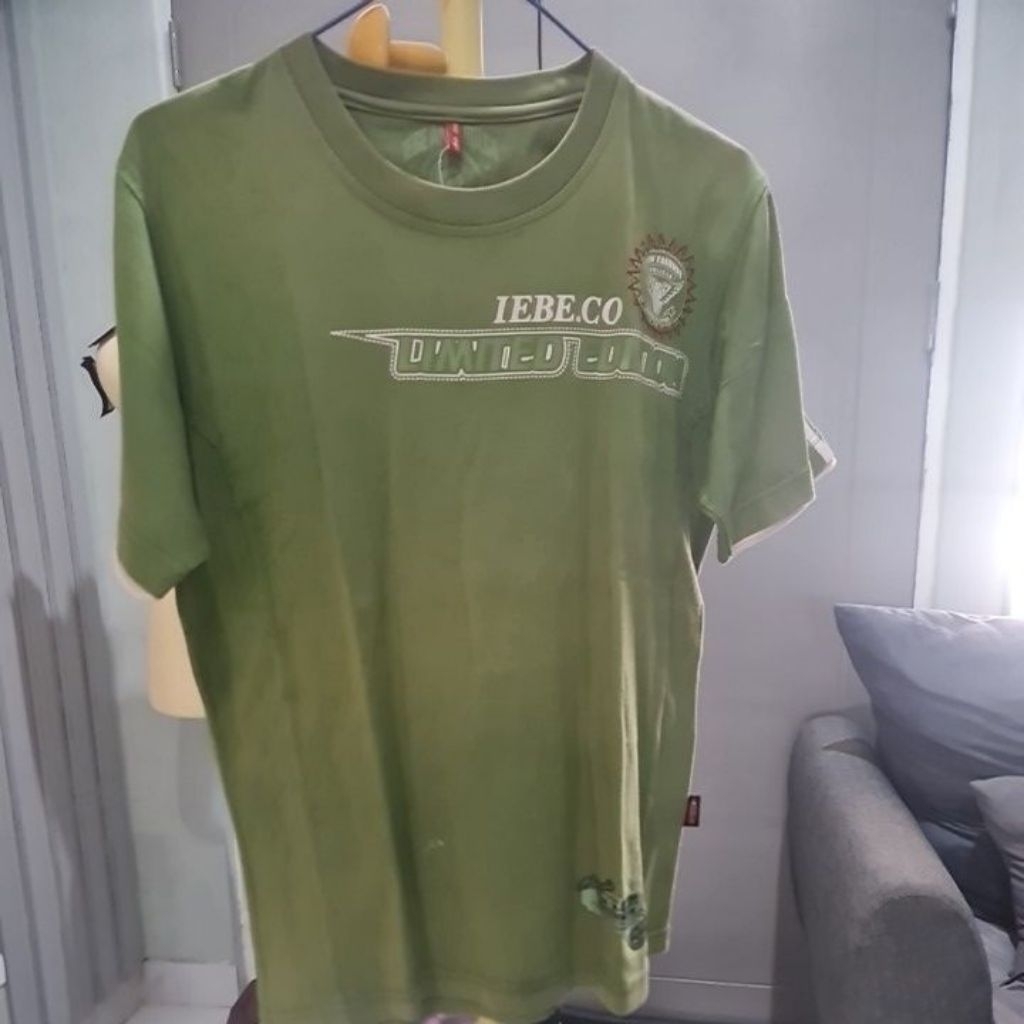 kaos pendek Iebe anti biasa