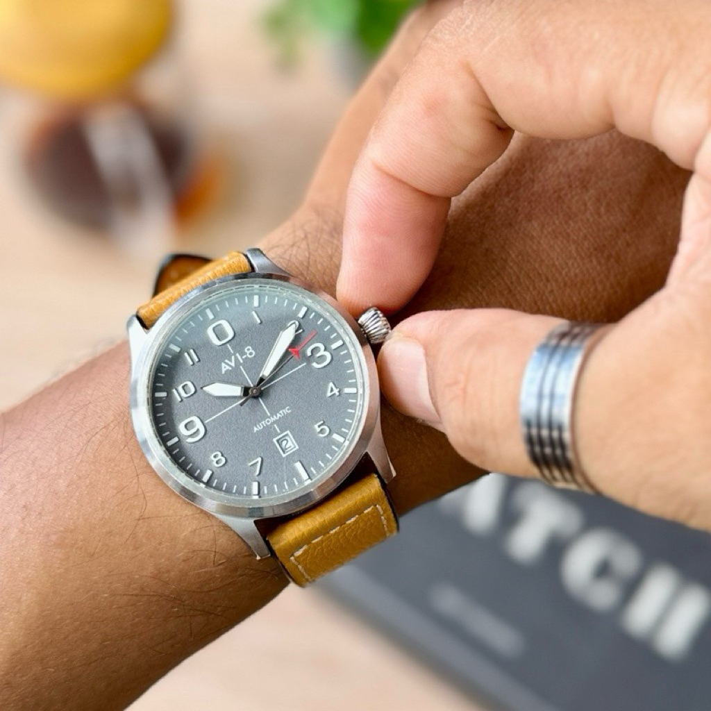 Jam tangan AVI-8 automatic . AVI-8 Man Flyboy Automatic Watch Grey Dial Grey Leather Strap AV-4021-0