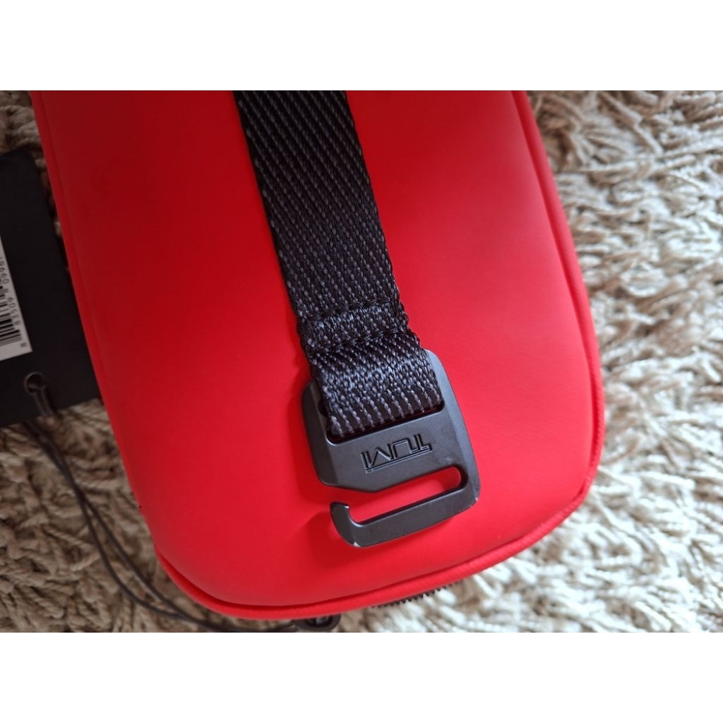 tumi zip around case golden red pouch / clutch merk tumi autentik original  store tumi