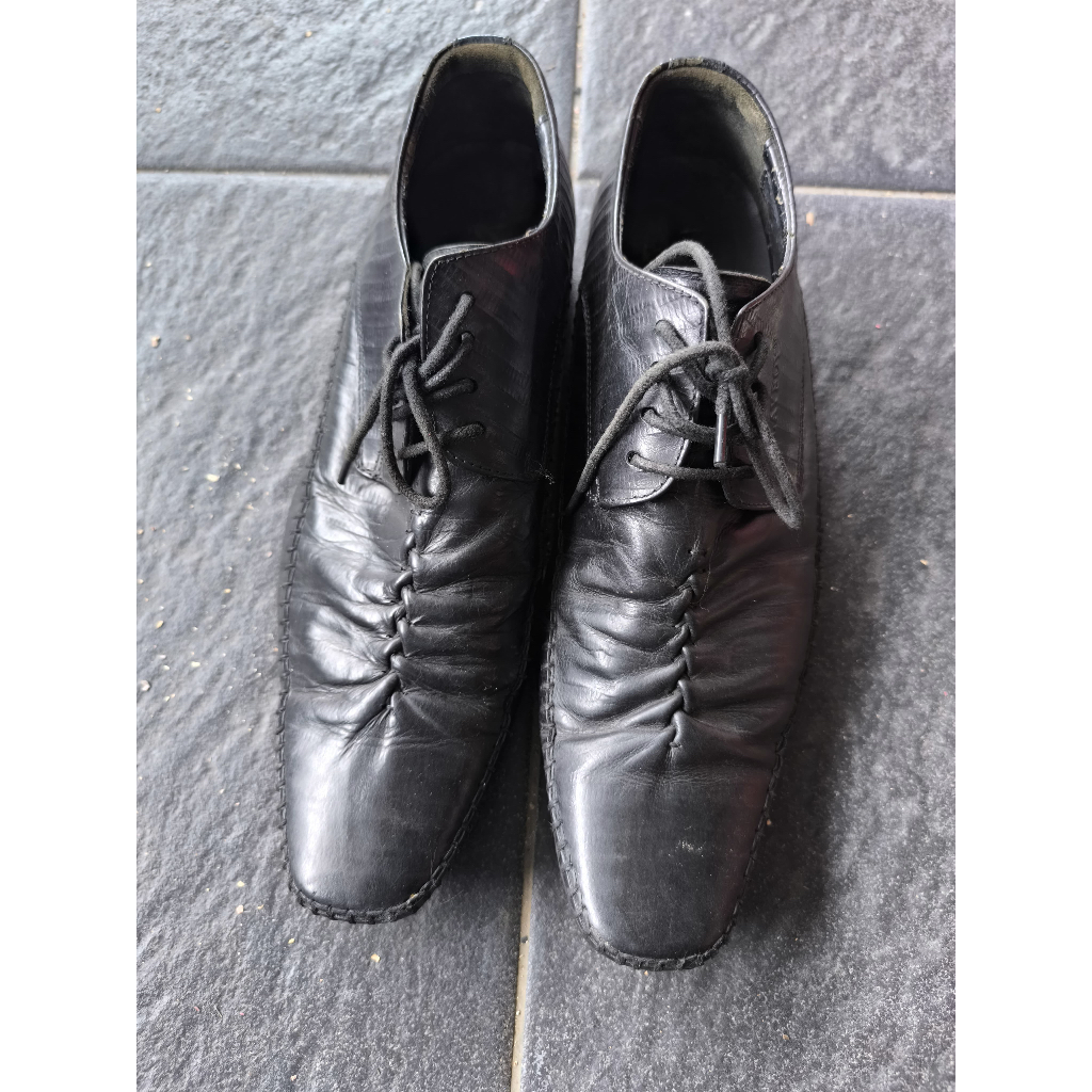 Sepatu pria Playboy