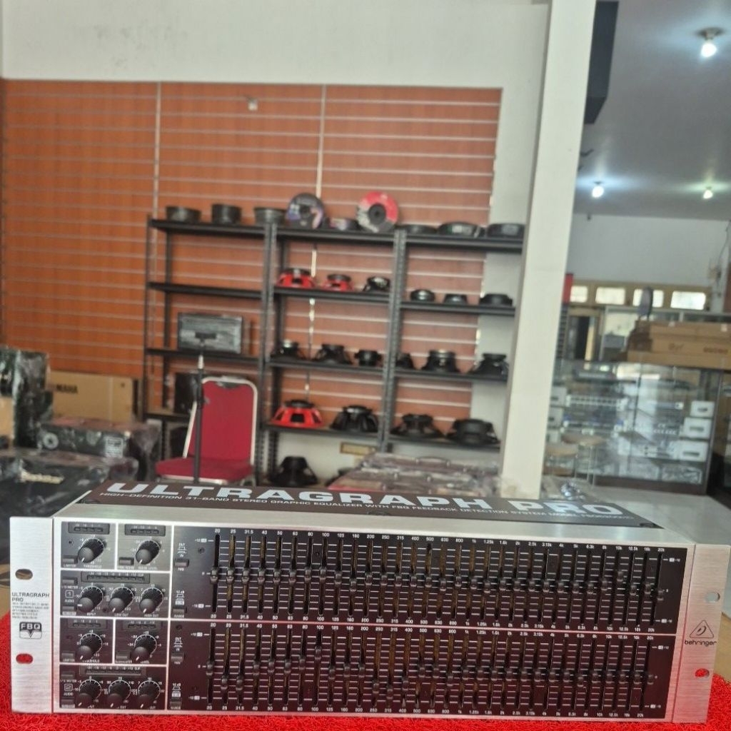 EQUALIZER BEHRINGER FBQ 6200