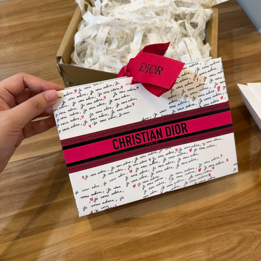 BOX KOTAK DIOR PINK EDISI VALENTINE EDISI TERBATAS SIZE MINI GIFT KOTAK POUCH BELANJA PITA PINK VALE