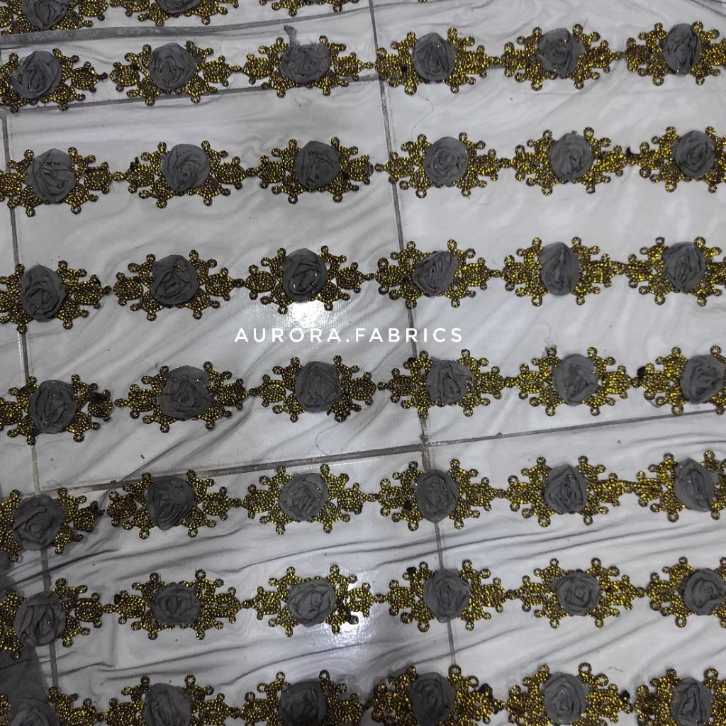 Kain Tile Motif Timbul