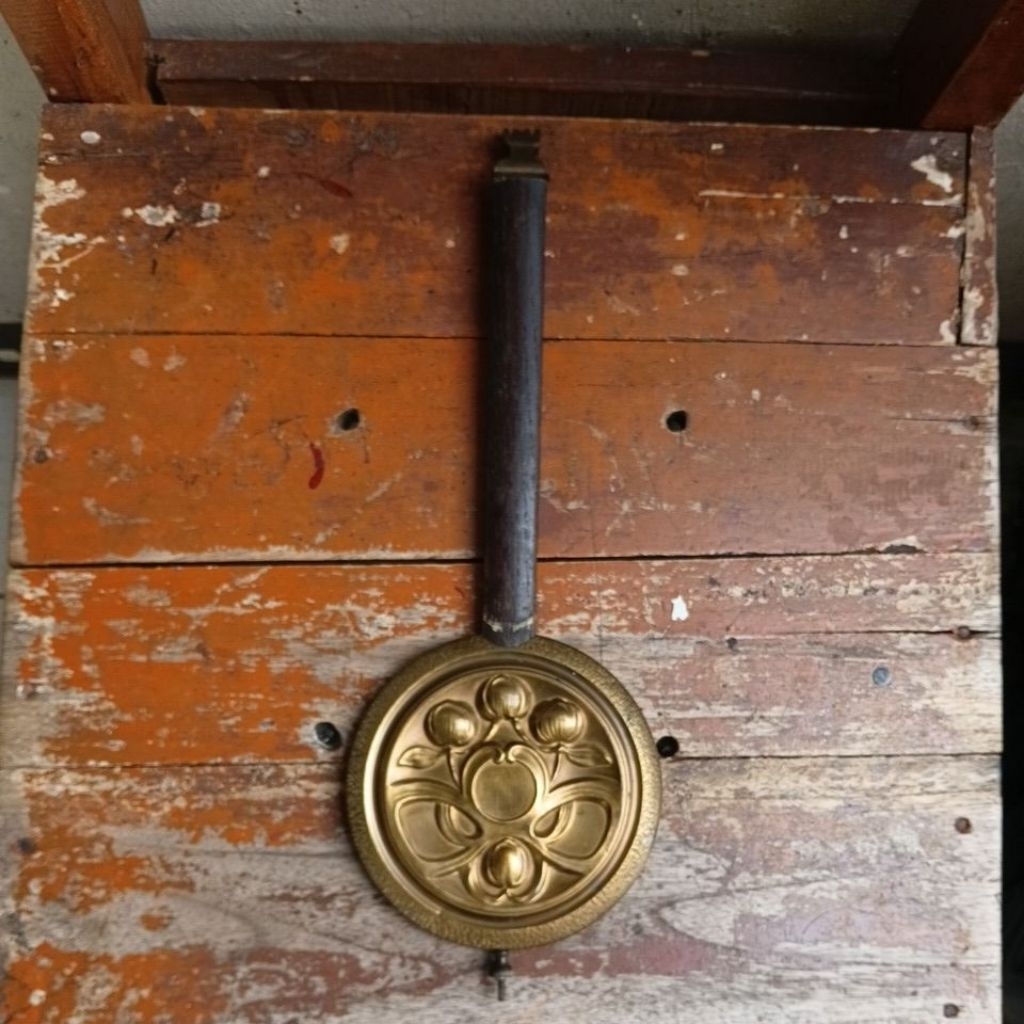 BANDUL JAM DINDING KUNO GERMAN