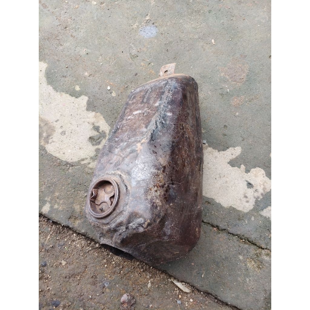 TANGKI BENSIN ATAU TENGKI SUZUKI TS 100 ORIGINAL BEKAS