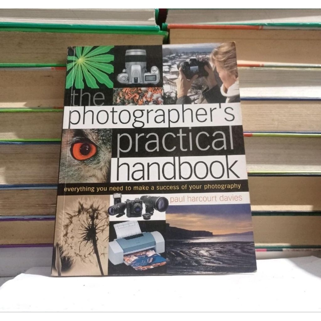 THE PHOTOGRAPHER'S PRACTICAL HANDBOOK - PAUL HARCOURT.