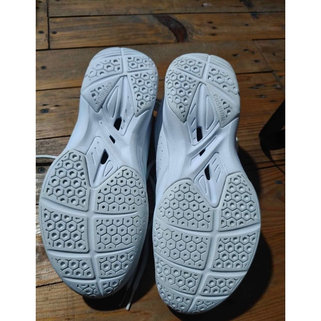 sepatu badminton kumpoo