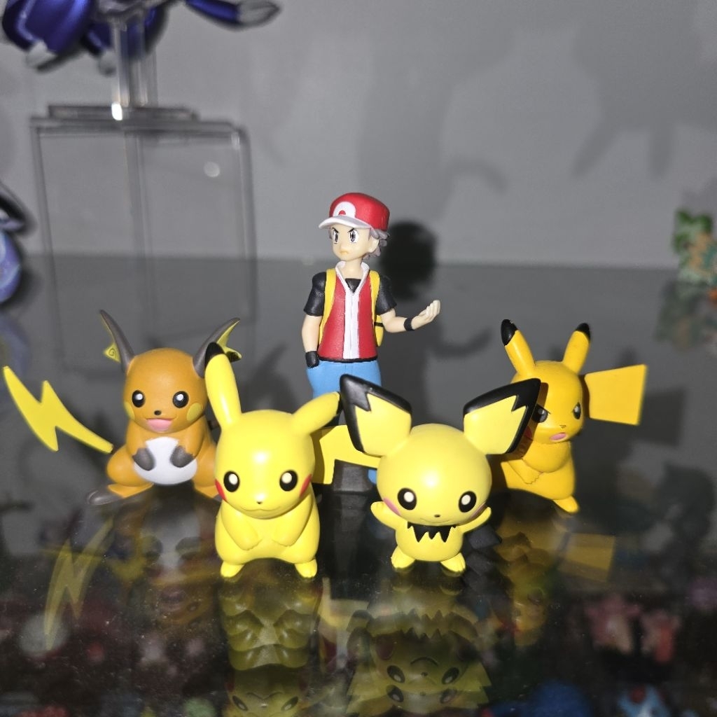 Pokemon Scale World Trainer Red + Moncolle Pichu Evo Line