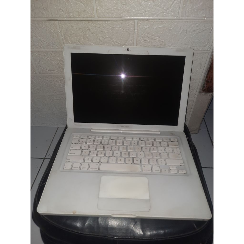 Apple Macbook A1181 kondisi Mati