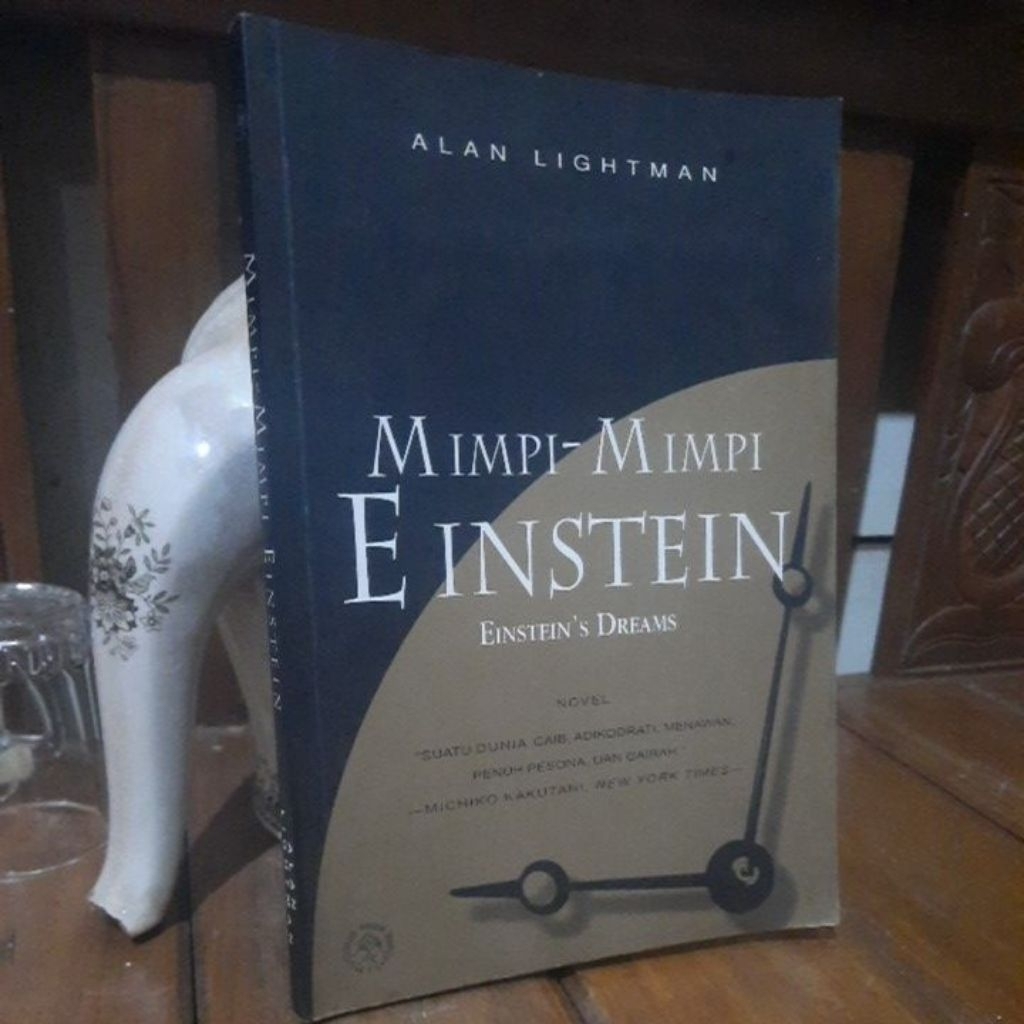 MIMPI MIMPI EINSTEIN - ALAN LIGHTMAN