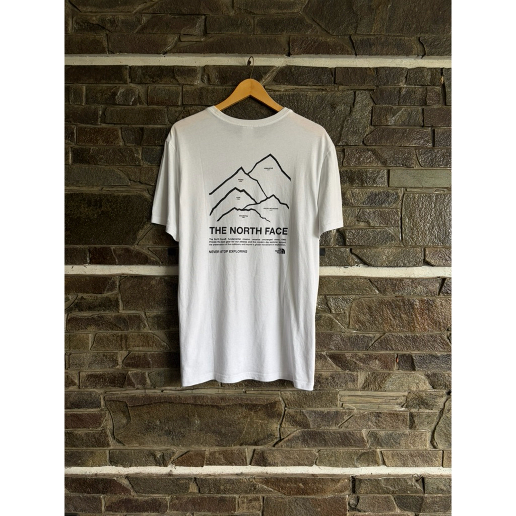 The North Face • TNF Mountain Peaks White Tee / Kaos / Tshirt Size L (74x57cm) Authentic Original Pr