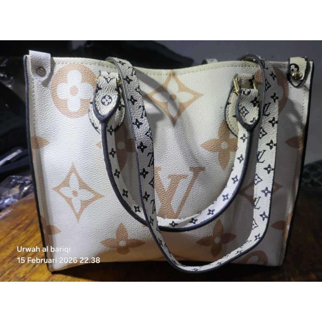 Tas Tote/Selempang OnTheGo GM 