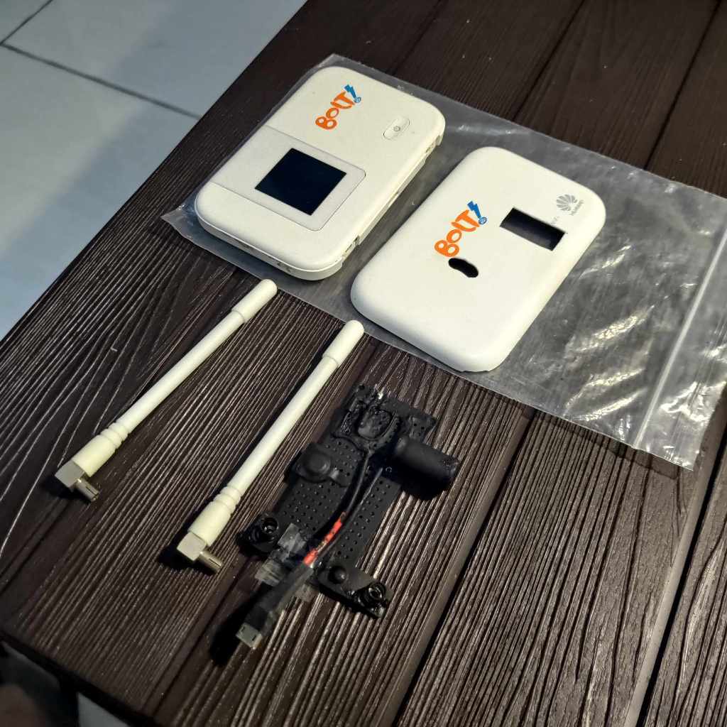 Modem WiFi MiFi 4G LTE Huawei E5372 & USB WiFi D-Link