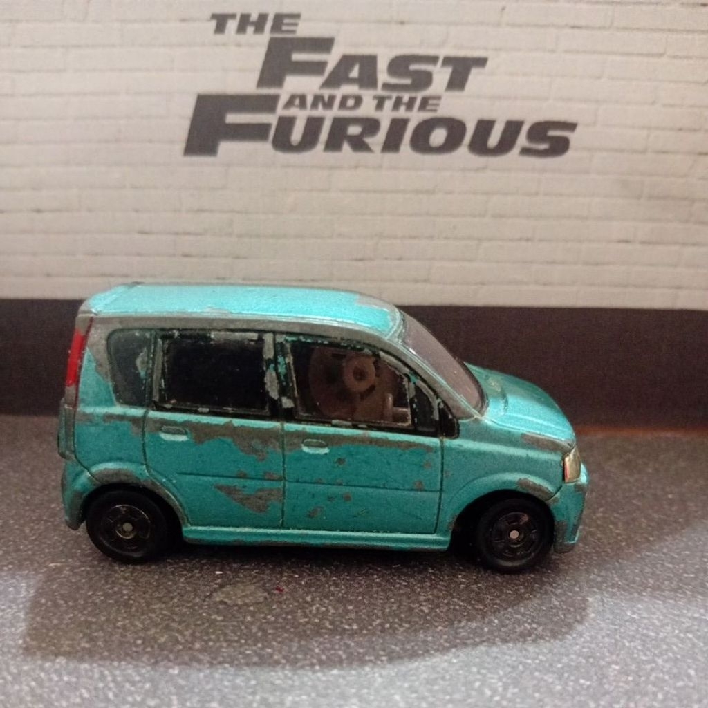 Tomica Daihatsu move custom no 20 tahun 2006 made in vietnam