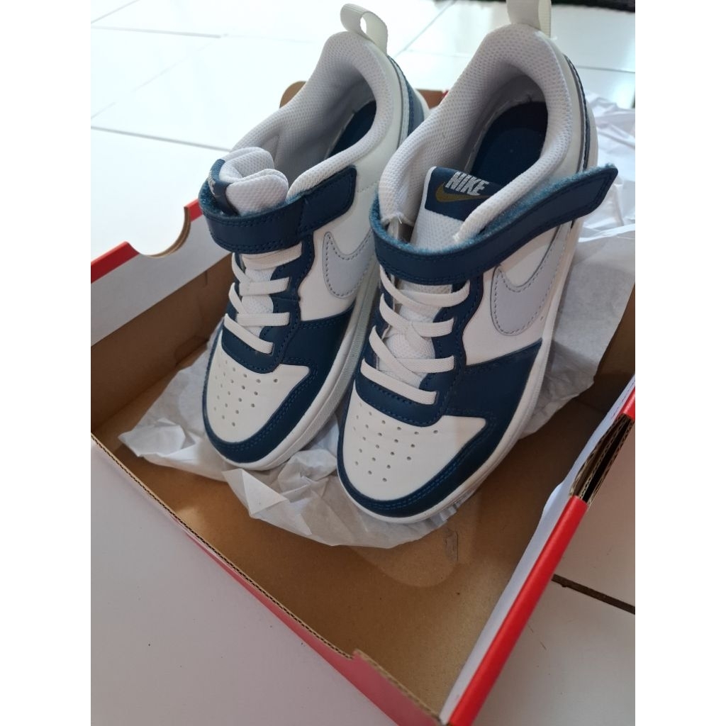 NEW Nike Court Borough Low