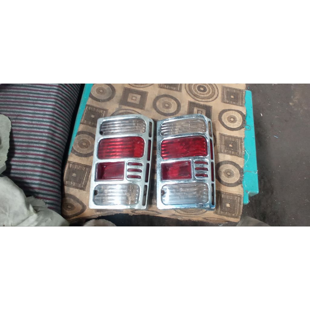 Mika Lampu Belakang Isuzu Panther Bekas Kanan Semua