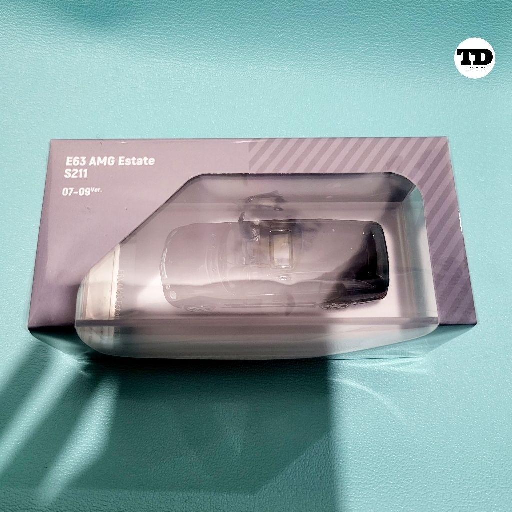 Diecast 1:64 King Model E63 AMG Travel Version W211 Black