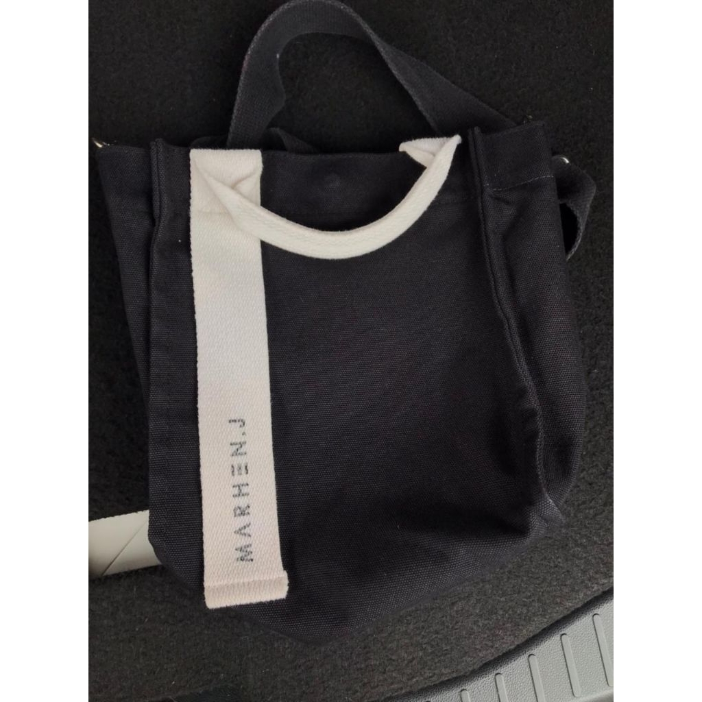 MARHEN J TAS SELEMPANG KANVAS