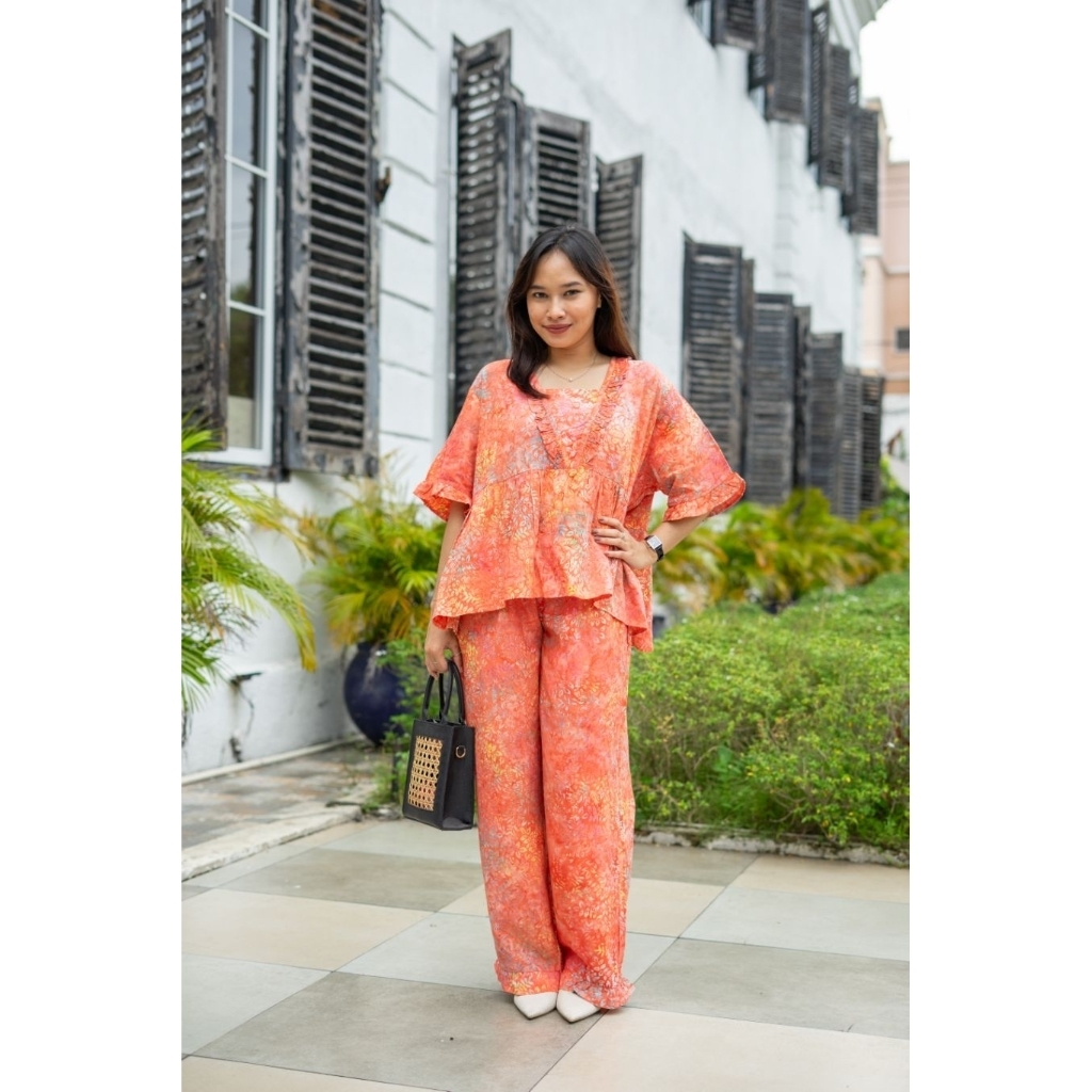 AVNI One Set Ruffle by SILATUKU - Setelan Ruffle Set Celana Panjang Lengan Pendek Batik Cap Rayon Pr