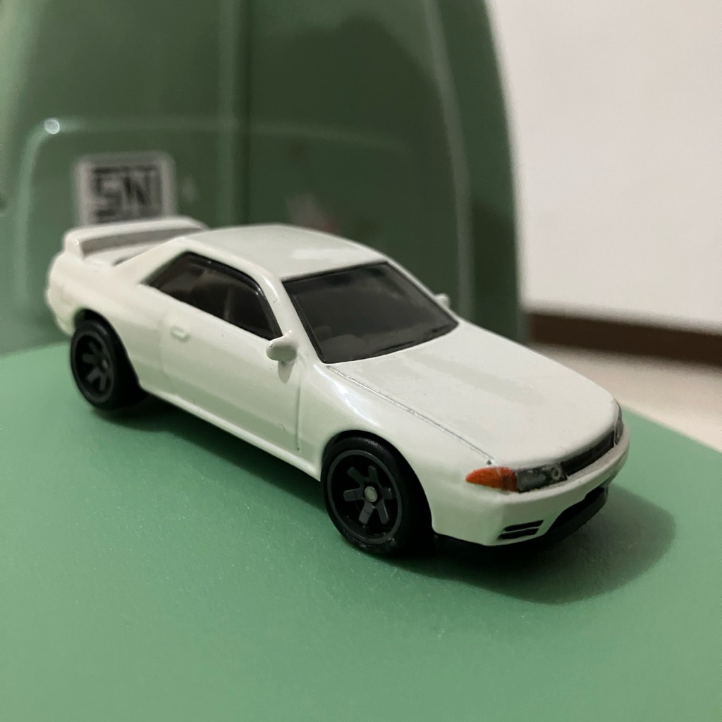 diecast nissan gtr r32 white hotwheels premium loose
