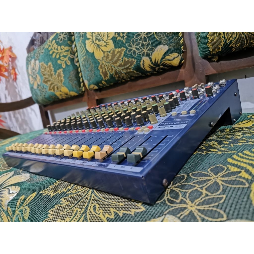 MIXER SECOND MIXER BEKAS SOUNDCRAFT EFX12