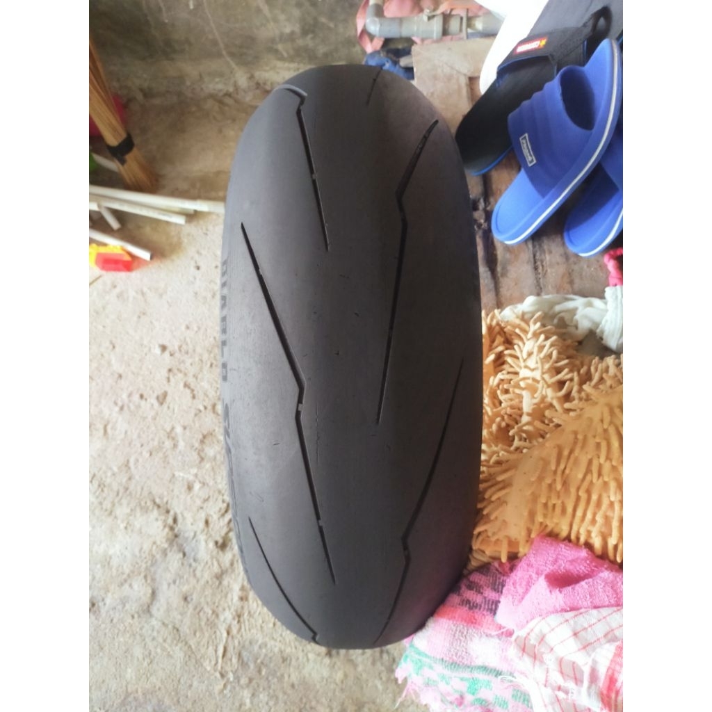 Pirelli Diablo supercorsa 180/55-17