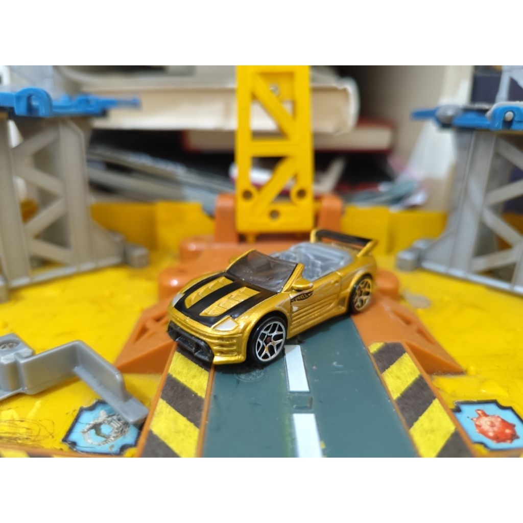 Diecast Hotwheels Mitsubishi Eclipse Spyder Gold Emas Loose