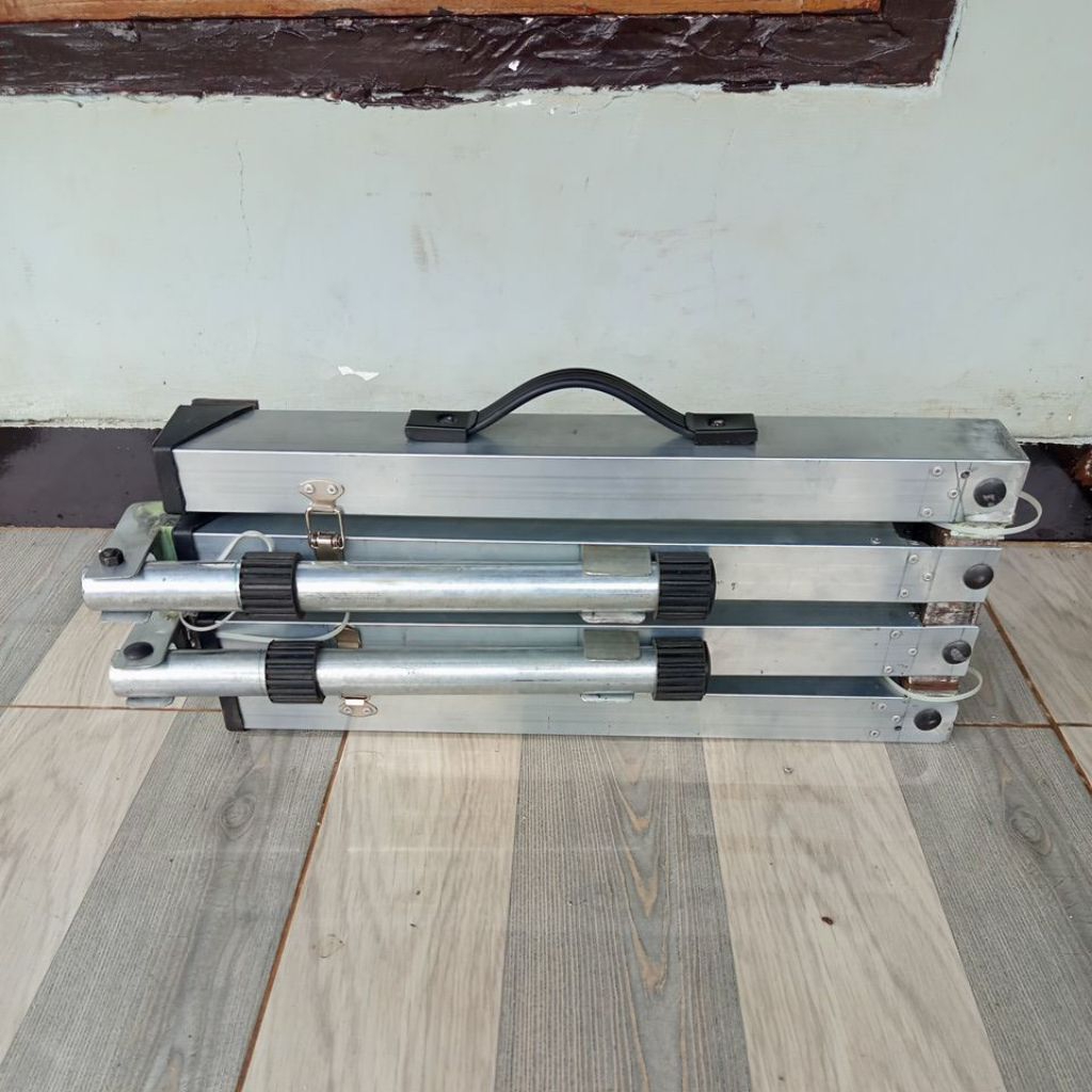 meja keyboard lipat minimalis