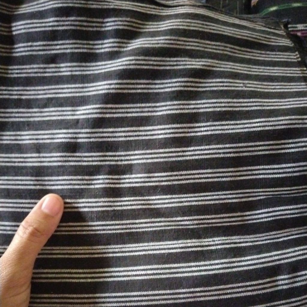 Kain TENUN LURIK hitam kombinasi merah