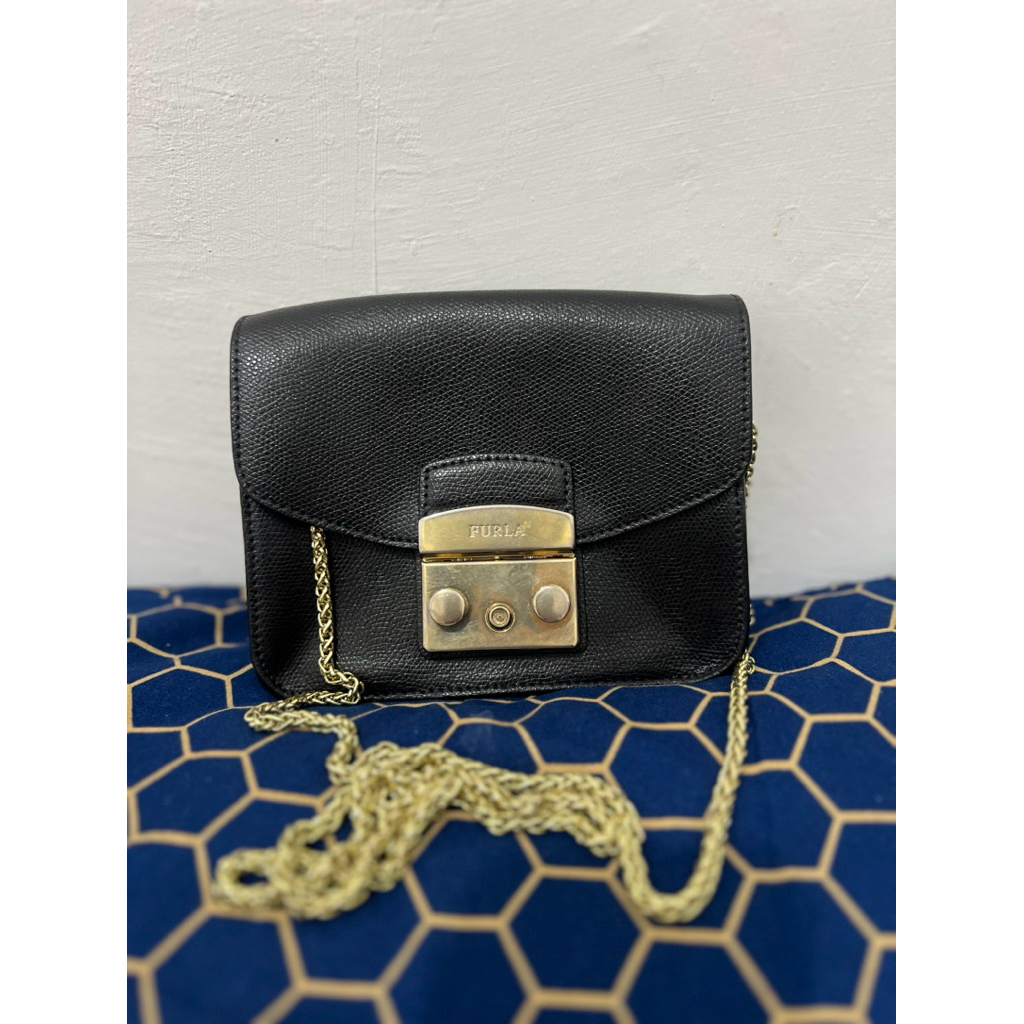 preloved furla black